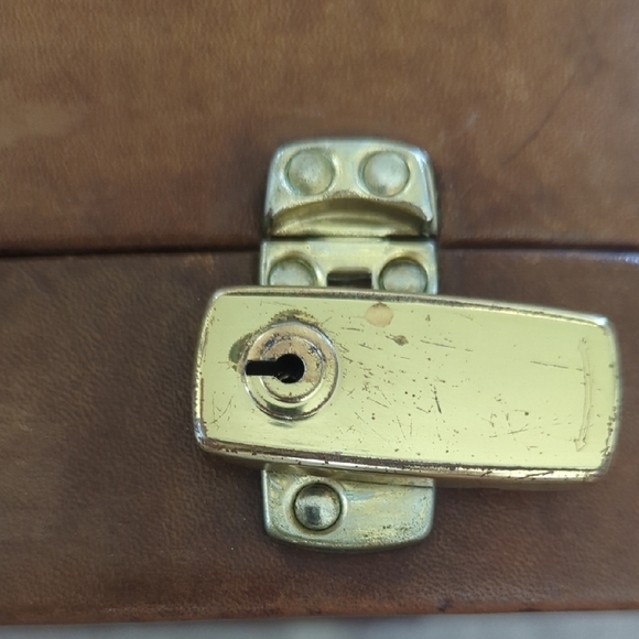 Classic Brown Leather Briefcase - Picture 12 of 15